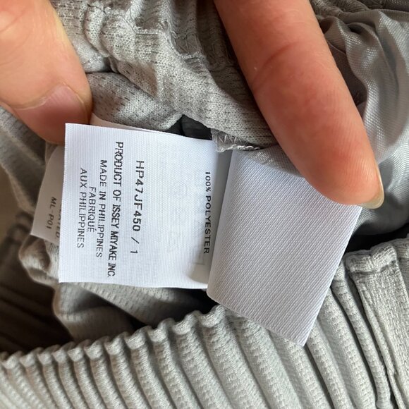 HOMME PLISSÉ ISSEY MIYAKE Gray Basics Trousers Size 1 - Picture 6 of 9